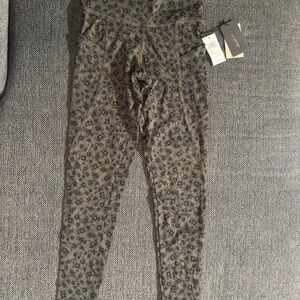 Stylish Patterned Leggings in Olive and Black